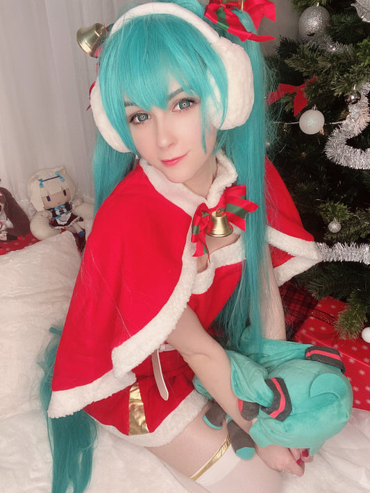 Hatsune Miku Christmas Selfies